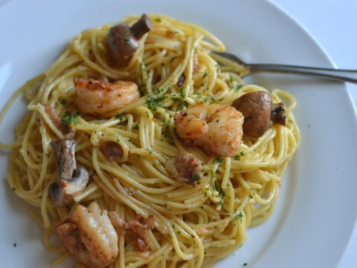 Spaghetti Carbonara With Shrimp And Mushrooms